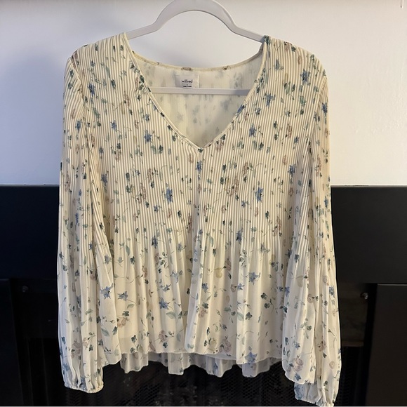 Aritzia Wildfred Daydreamer V-neck Blouse - Picture 2 of 3